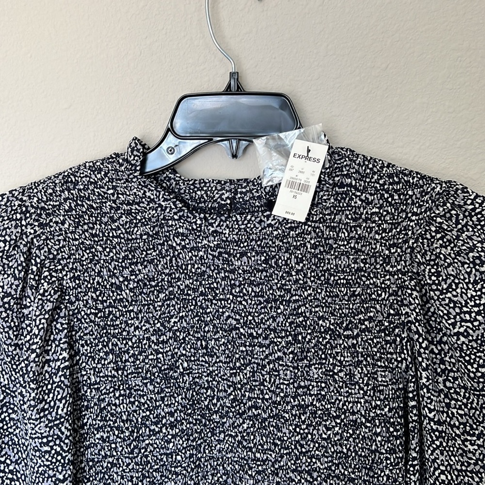 Express dot blouse - Picture 2 of 4
